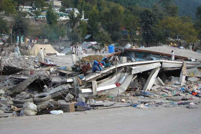 バラコット[Balakot]の建物。すべての建物がこのように破壊されている。