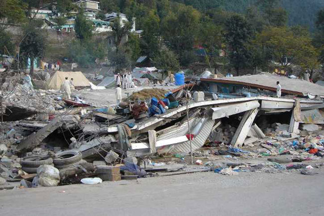 バラコット[Balakot]の建物。すべての建物がこのように破壊されている。