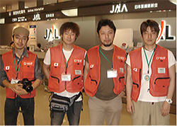 帰国した第1陣のメンバー左から、土田さん(徳洲新聞)、荒尾さん(四街道)、河内先生(静岡)、村田先生(大和)