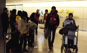 成田空港　帰国ロビー