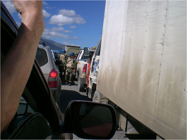ドミニカ－ハイチ国境での大渋滞、監視・警備する国連軍