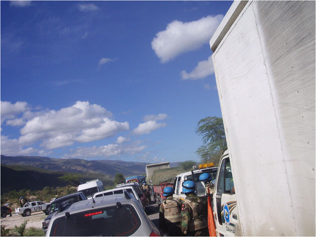 ドミニカ－ハイチ国境での大渋滞