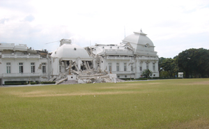 崩壊した大統領官邸
