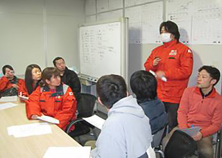 村山医師から現地の状況を伝達