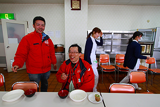 食事の時間が気を休めることのできる唯一のひととき