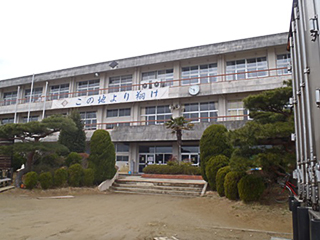 避難所となった階上中学校 ここを拠点に階上地区の診療を行った
