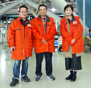 先遣隊3名の写真左より吉松事務員、濱田看護師、上田事務員