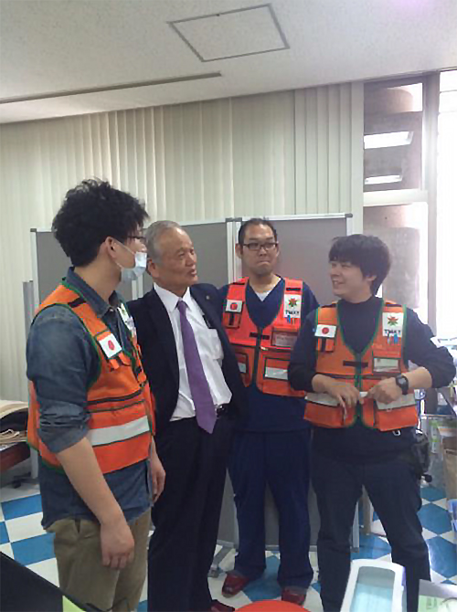 鈴木隆夫徳洲会理事長（TMAT 副理事長） が御船と南阿蘇の活動拠点を訪問し激励